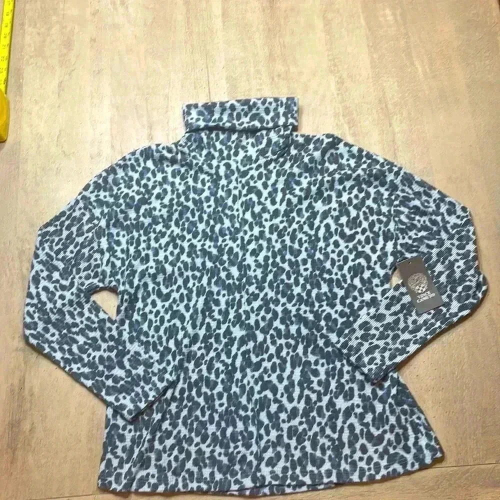 NWT Vince Camuto turtle neck size XS
